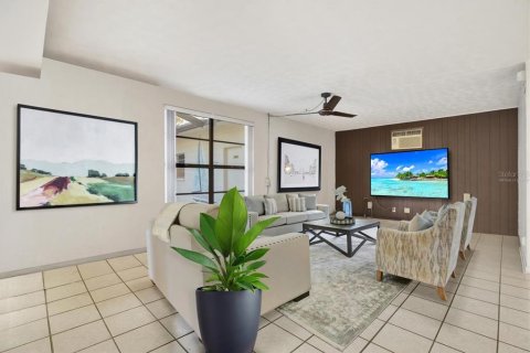 House in Tampa, Florida 4 bedrooms, 233.18 sq.m. № 1508797 - photo 14
