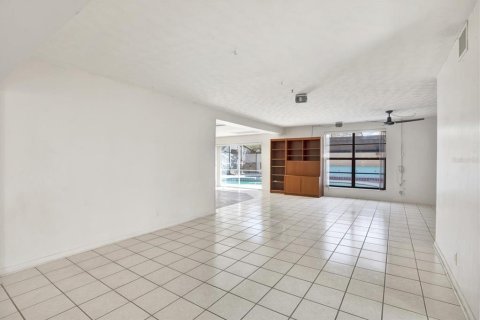 House in Tampa, Florida 4 bedrooms, 233.18 sq.m. № 1508797 - photo 12
