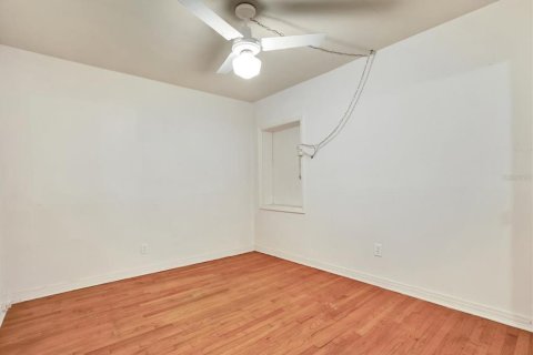 House in Tampa, Florida 4 bedrooms, 233.18 sq.m. № 1508797 - photo 25