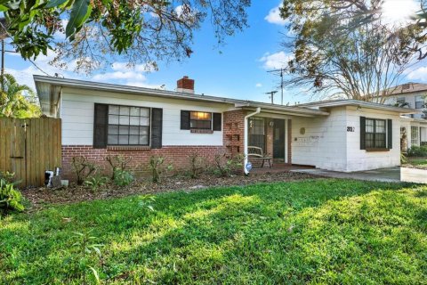 House in Tampa, Florida 4 bedrooms, 233.18 sq.m. № 1508797 - photo 1