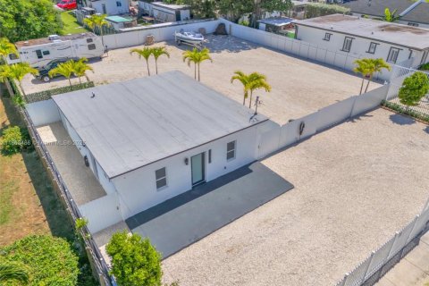 Купить виллу или дом в Майами, Флорида 5 спален, 83.61м2, № 1957733 - фото 2