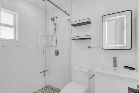 Купить виллу или дом в Майами, Флорида 5 спален, 83.61м2, № 1957733 - фото 16