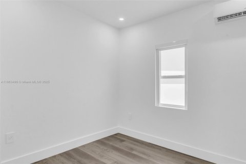 Купить виллу или дом в Майами, Флорида 5 спален, 83.61м2, № 1957733 - фото 10