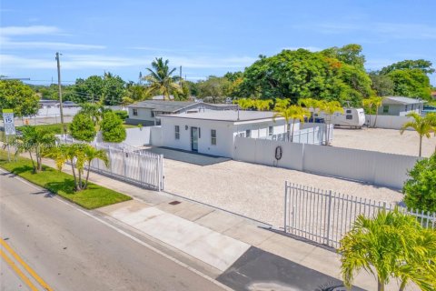 Купить виллу или дом в Майами, Флорида 5 спален, 83.61м2, № 1957733 - фото 3