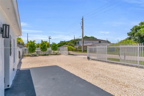 Купить виллу или дом в Майами, Флорида 5 спален, 83.61м2, № 1957733 - фото 27