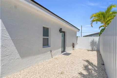 Купить виллу или дом в Майами, Флорида 5 спален, 83.61м2, № 1957733 - фото 17