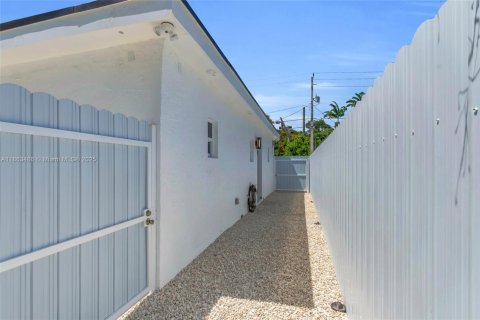 Купить виллу или дом в Майами, Флорида 5 спален, 83.61м2, № 1957733 - фото 11