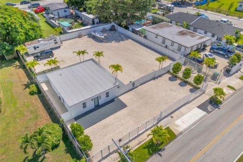 Купить виллу или дом в Майами, Флорида 5 спален, 83.61м2, № 1957733 - фото 29