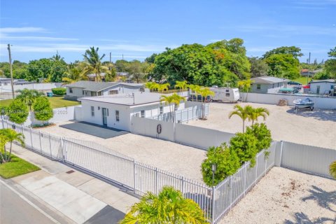 Купить виллу или дом в Майами, Флорида 5 спален, 83.61м2, № 1957733 - фото 21