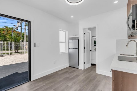 Купить виллу или дом в Майами, Флорида 5 спален, 83.61м2, № 1957733 - фото 6