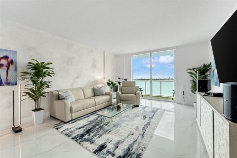Condominio en Miami, Florida, 2 dormitorios  № 2023679