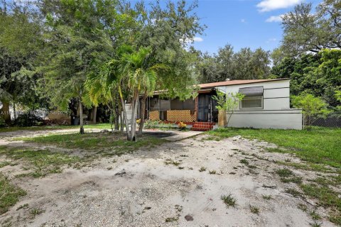 Propiedad comercial en venta en North Miami, Florida, 132.48 m2 № 1839708 - foto 2