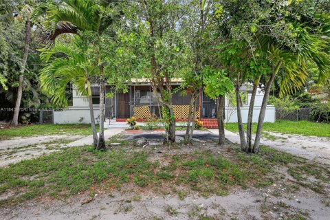 Propiedad comercial en venta en North Miami, Florida, 132.48 m2 № 1839708 - foto 3