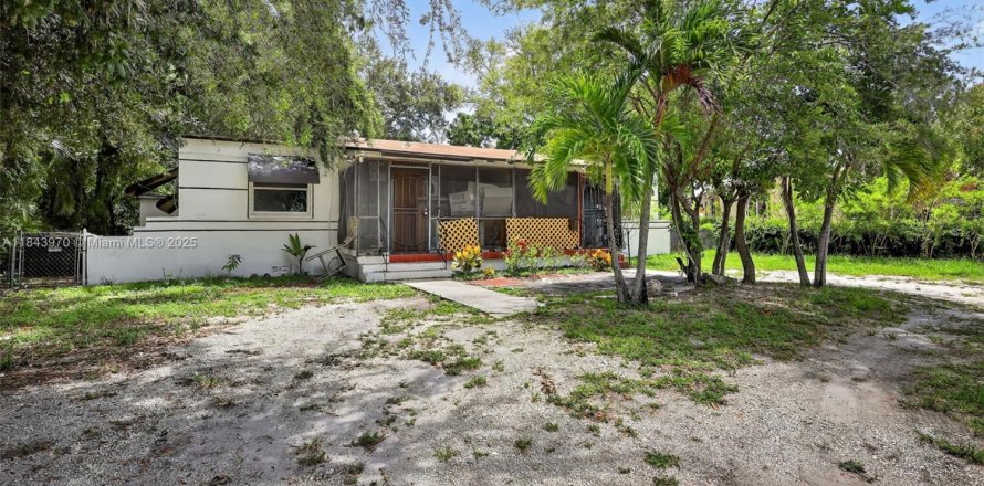 Propiedad comercial en North Miami, Florida 132.48 m2 № 1839708