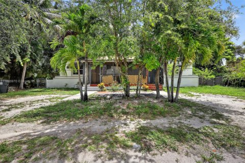Propiedad comercial en venta en North Miami, Florida, 132.48 m2 № 1839708 - foto 4