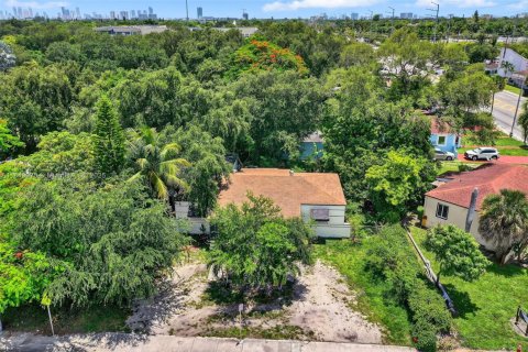 Propiedad comercial en venta en North Miami, Florida, 132.48 m2 № 1839708 - foto 12