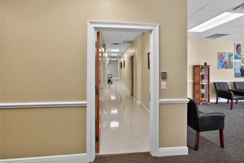 Commercial property in Lady Lake, Florida 373.47 sq.m. № 2195411 - photo 6