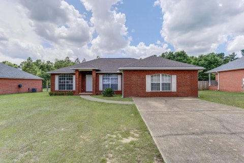 House in Crestview, Florida 4 bedrooms, 185.99 sq.m. № 561929 - photo 1