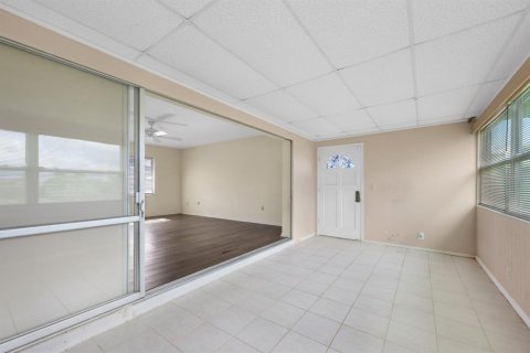 Villa ou maison à vendre à Port Charlotte, Floride: 2 chambres, 143.91 m2 № 1904338 - photo 10