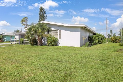 Villa ou maison à vendre à Port Charlotte, Floride: 2 chambres, 143.91 m2 № 1904338 - photo 2