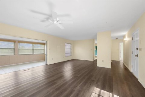 Villa ou maison à vendre à Port Charlotte, Floride: 2 chambres, 143.91 m2 № 1904338 - photo 12