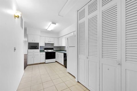 Villa ou maison à vendre à Port Charlotte, Floride: 2 chambres, 143.91 m2 № 1904338 - photo 16