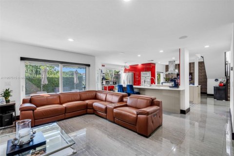Купить виллу или дом в Дорал, Флорида 4 спальни, 232.07м2, № 2034168 - фото 15