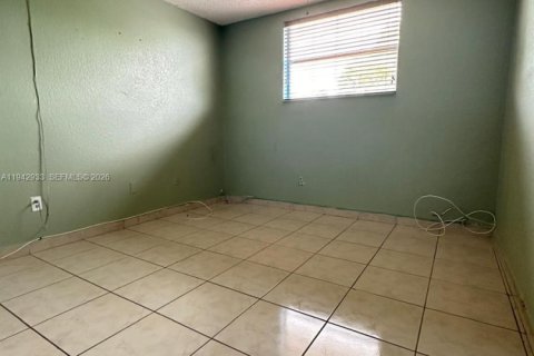 Copropriété à louer à Hialeah, Floride: 2 chambres, 71.53 m2 № 1999237 - photo 5