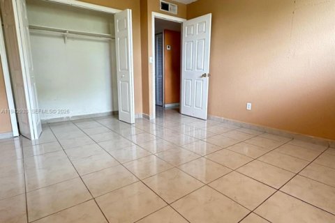 Copropriété à louer à Hialeah, Floride: 2 chambres, 71.53 m2 № 1999237 - photo 8