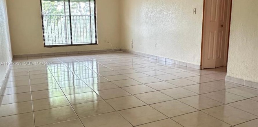 Condo à Hialeah, Floride, 2 chambres  № 1999237