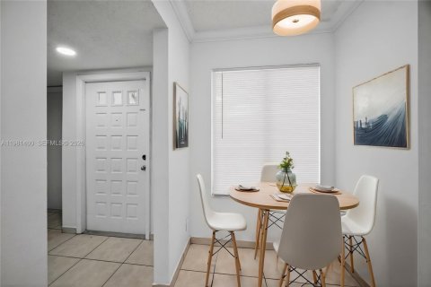 Condo in Miami, Florida, 2 bedrooms  № 2043074 - photo 9