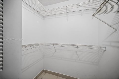 Condo in Miami, Florida, 2 bedrooms  № 2043074 - photo 23