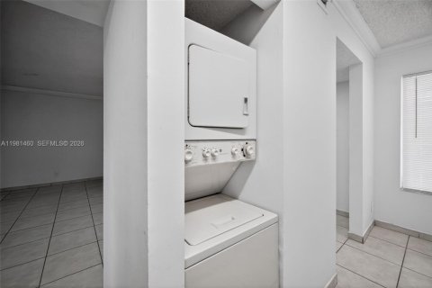 Condo in Miami, Florida, 2 bedrooms  № 2043074 - photo 28