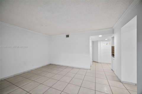 Condo in Miami, Florida, 2 bedrooms  № 2043074 - photo 6