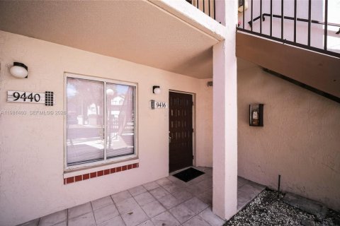 Condo in Miami, Florida, 2 bedrooms  № 2043074 - photo 2