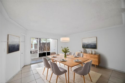 Condo in Miami, Florida, 2 bedrooms  № 2043074 - photo 17