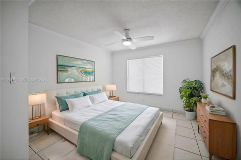 Condo in Miami, Florida, 2 bedrooms  № 2043074 - photo 19