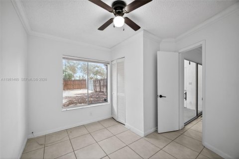 Condo in Miami, Florida, 2 bedrooms  № 2043074 - photo 26