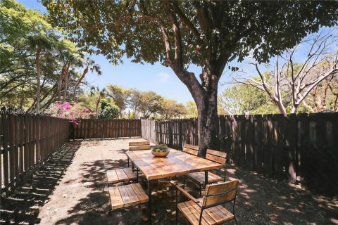 Condo in Miami, Florida, 2 bedrooms  № 2043074 - photo 5