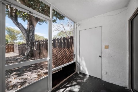 Condo in Miami, Florida, 2 bedrooms  № 2043074 - photo 30