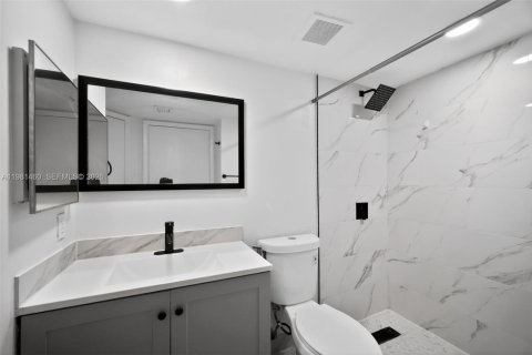 Condo in Miami, Florida, 2 bedrooms  № 2043074 - photo 24