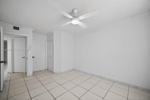 Condo in Miami, Florida, 2 bedrooms  № 2043074 - photo 22
