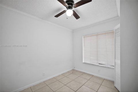 Condo in Miami, Florida, 2 bedrooms  № 2043074 - photo 27