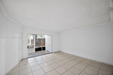 Condo in Miami, Florida, 2 bedrooms  № 2043074 - photo 18
