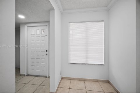 Condo in Miami, Florida, 2 bedrooms  № 2043074 - photo 8