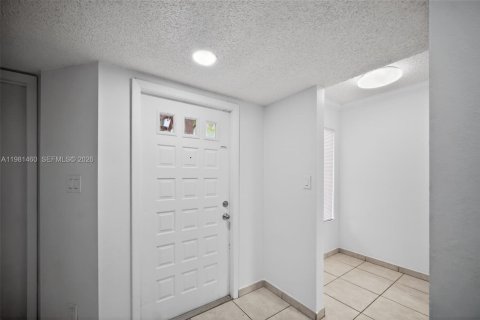 Condo in Miami, Florida, 2 bedrooms  № 2043074 - photo 7
