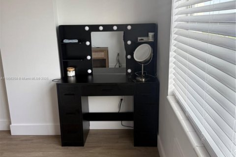 Condo in Sunny Isles Beach, Florida, 2 bedrooms  № 1878445 - photo 13