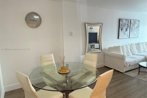 Condo in Sunny Isles Beach, Florida, 2 bedrooms  № 1878445 - photo 2