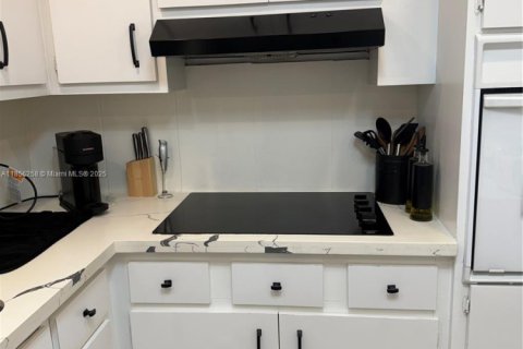 Condo in Sunny Isles Beach, Florida, 2 bedrooms  № 1878445 - photo 8