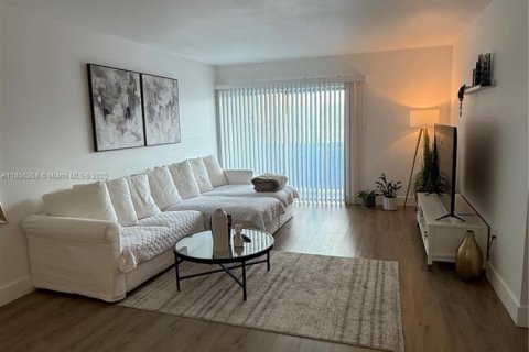 Condo in Sunny Isles Beach, Florida, 2 bedrooms  № 1878445 - photo 3